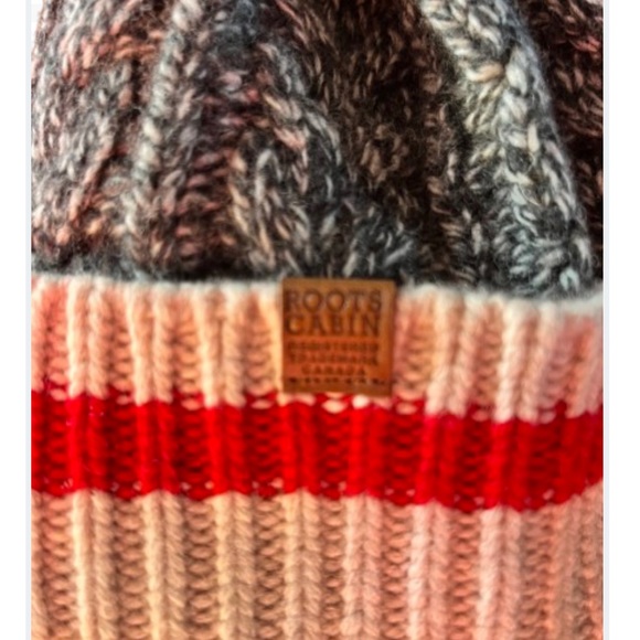 Roots Cabin Toque. New condition. - Picture 2 of 2